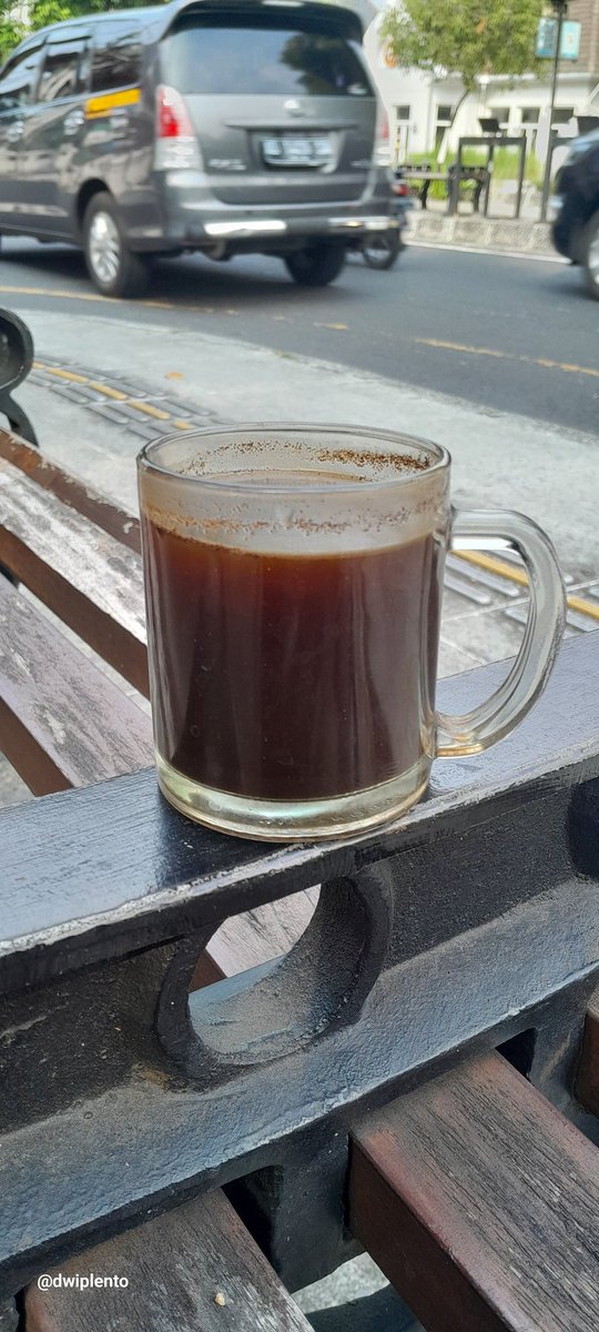 Bersembunyi dibalik kopi, selamat berkarya kawan... #ngopitime
