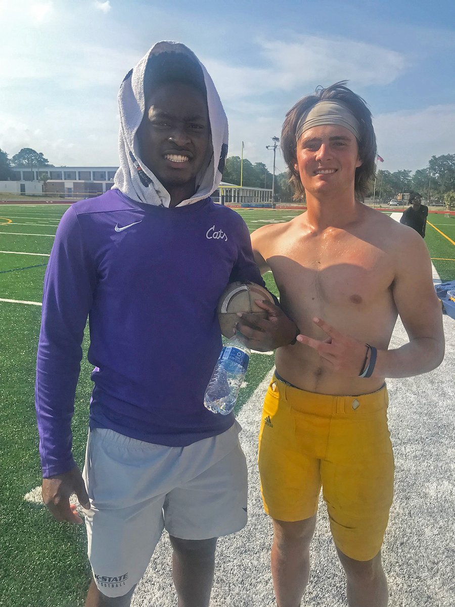 Great to catch up with my guy <a href="/Joeboy_3/">Joe Jackson</a> at our practice 🐐

@kstatefb <a href="/kstatesports/">K-State Athletics</a>