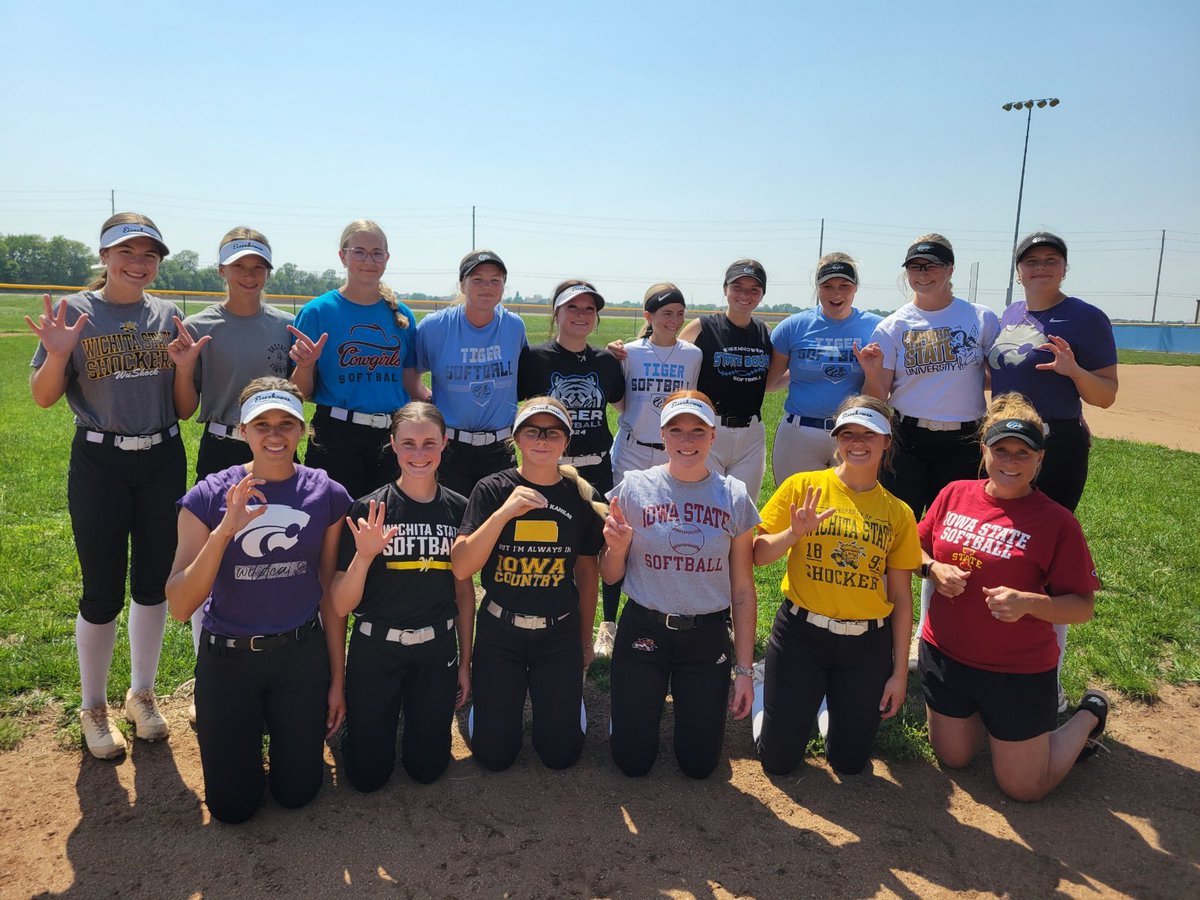 EHSSoftball2's tweet photo. Keeping the theme days rolling right before regionals - Today, favorite college day ๐ and a little team dinner at Red Robbinโs to feed the beasts.
#esotr https://t.co/9LvS604GAb