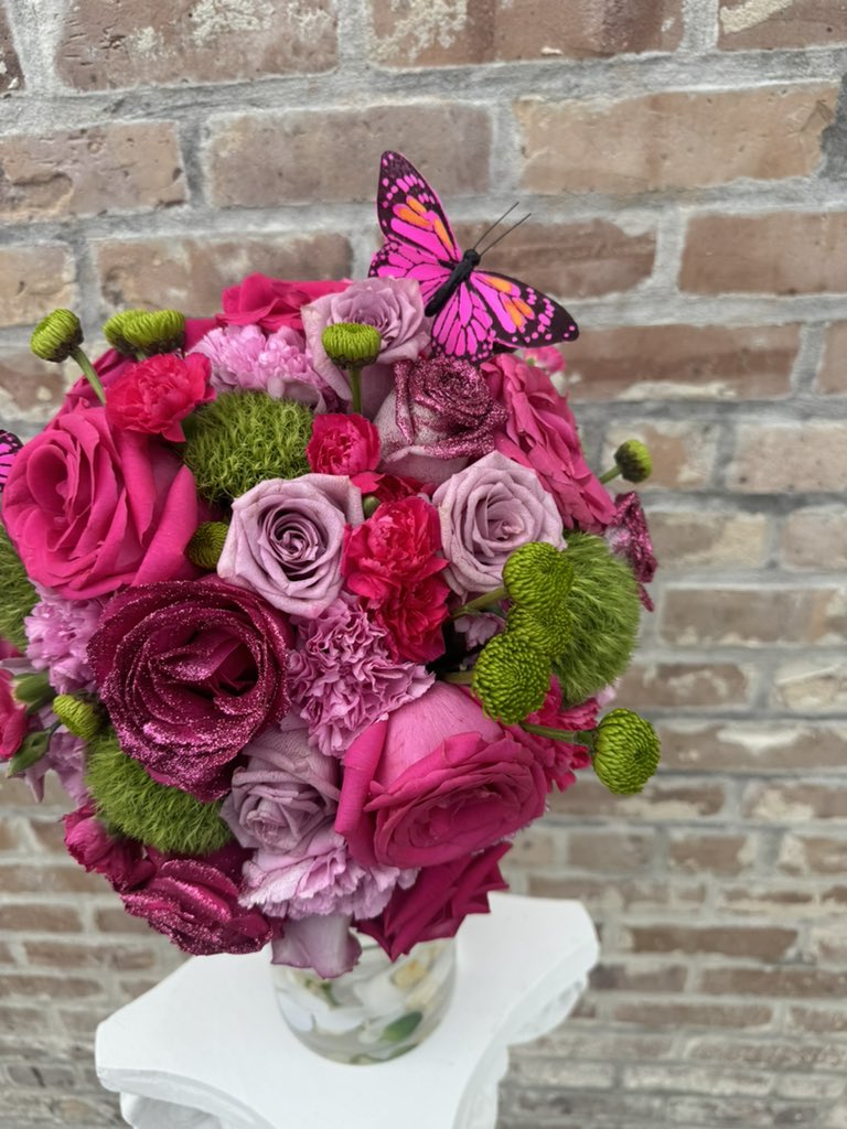 tudysister's tweet photo. Find something you love to do. Then get lost in it. 

Ask me how to purchase an arrangement via DM. #NOLAflorist #gardenbox #OrchidVase #RoseBouquets https://t.co/pA8I2uHDyh