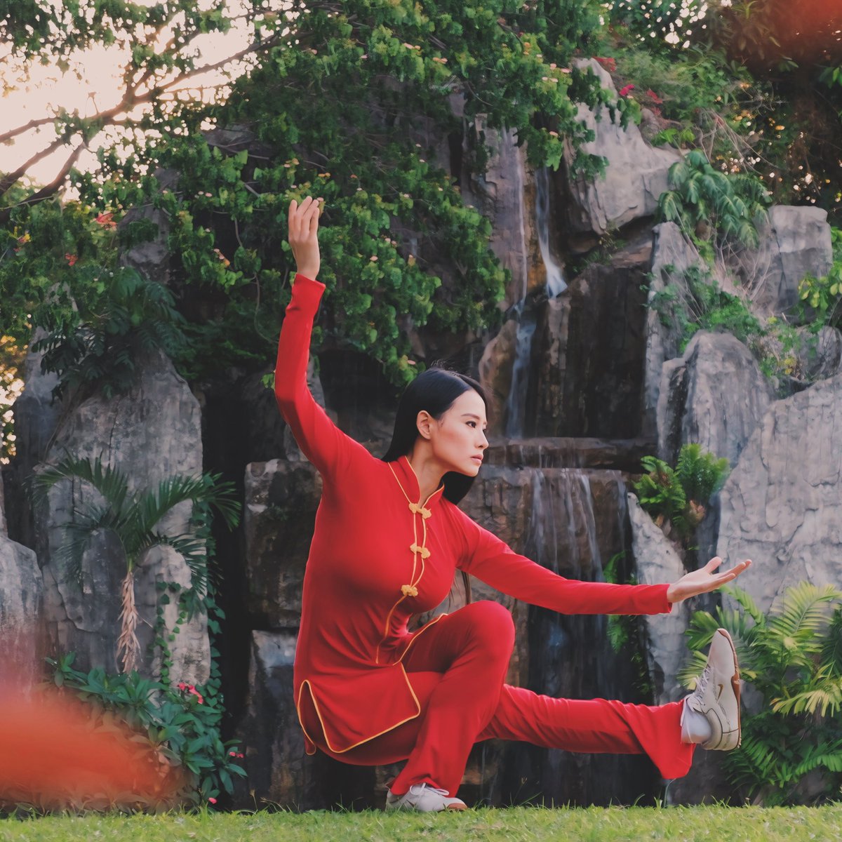 Embrace the art of balance, where every movement flows with purpose. In the stillness of Taichi, find your strength and harmony. 🌿✨ 
 
To learn Taichi checkout janicehung.com
.
.
.

#Taichi #Balance #InnerPeace #photooftheday #wushuqueen #janicehung