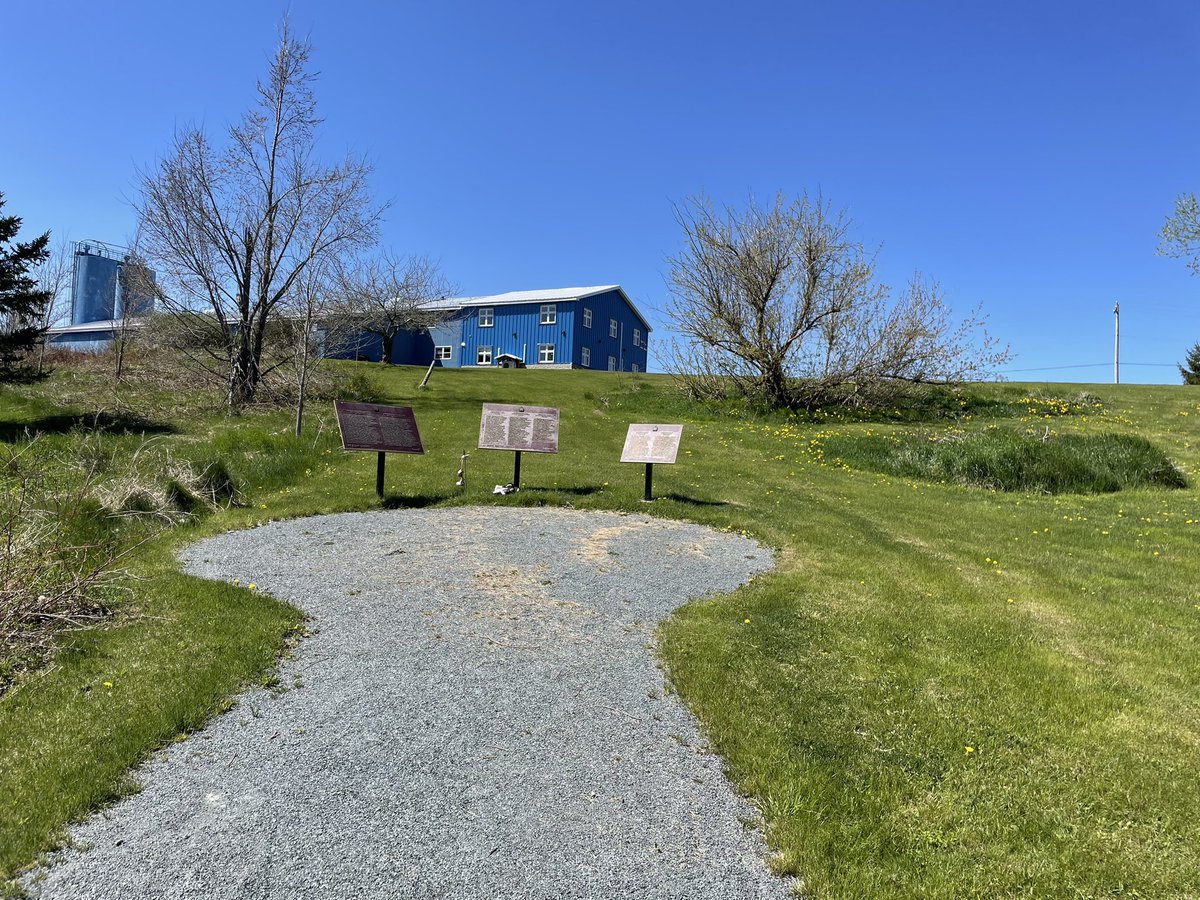 Day two of the Digital Disruption Field School. A grand merci @MAcadien & @iea_umoncton for welcoming us. We also stopped at the memorial for Shubenacadie IRS to remember the children & legacy of residential schooling & the importance of the Shubenacadie River for the Mi’kmaq.