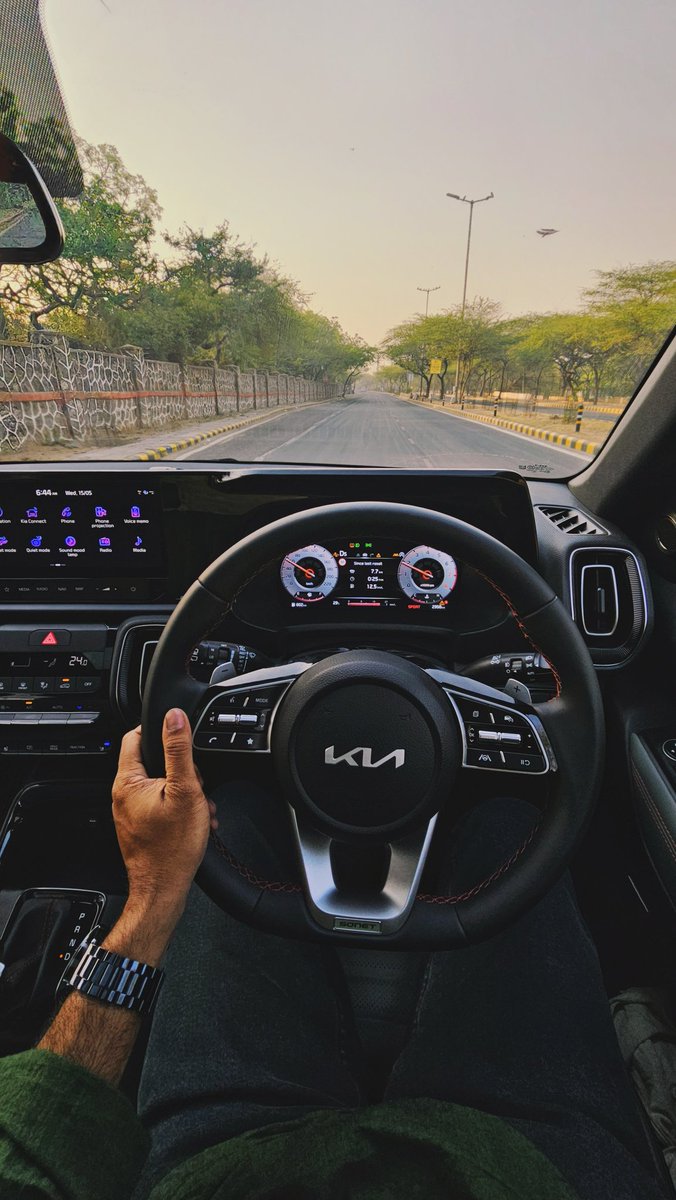 FOREVER a fan of super early mornings! ❤️ Out for a drive with the new @KiaInd Sonet! #photography #photo #delhi #wednesday @SoDelhi @madebygoogle @ValueNeeraj