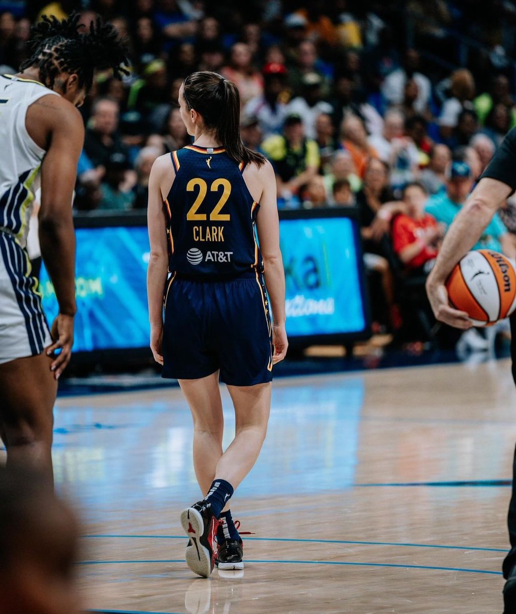 Caitlin Clark tonight in her WNBA debut:

20 PTS
3 AST
2 STL
4 3PM

Only the beginning 🔥🔥