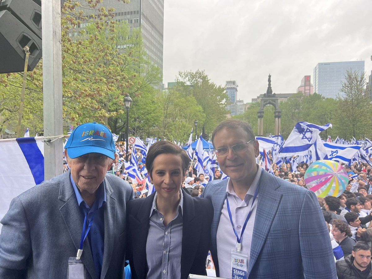 Today thousands of Montrealers celebrated Israel Independence Day. I was honoured to be part of the wonderful festivities and the community was energized to hear from the incomparable @MelissaLantsman . Am Yisrael Chai!