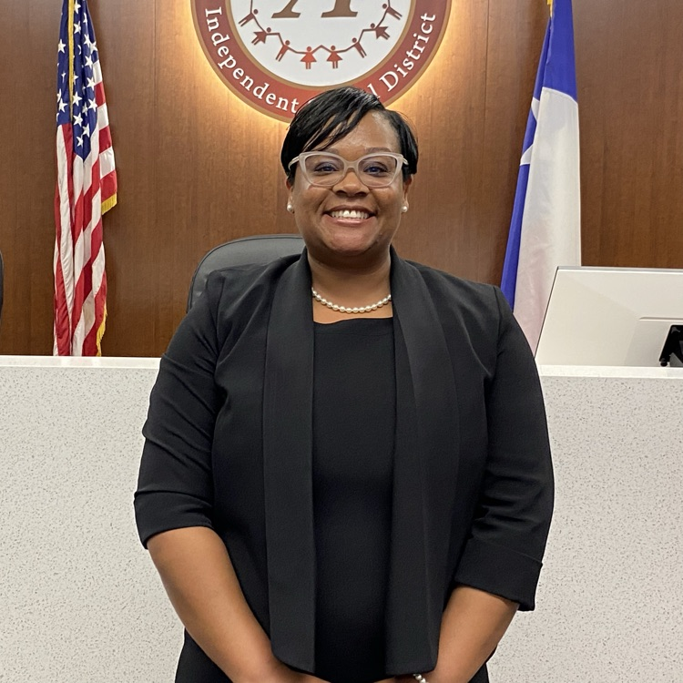 Congratulations to Donielle Walters! Mrs. Walters was named the new principal of Glenn York Elementary!