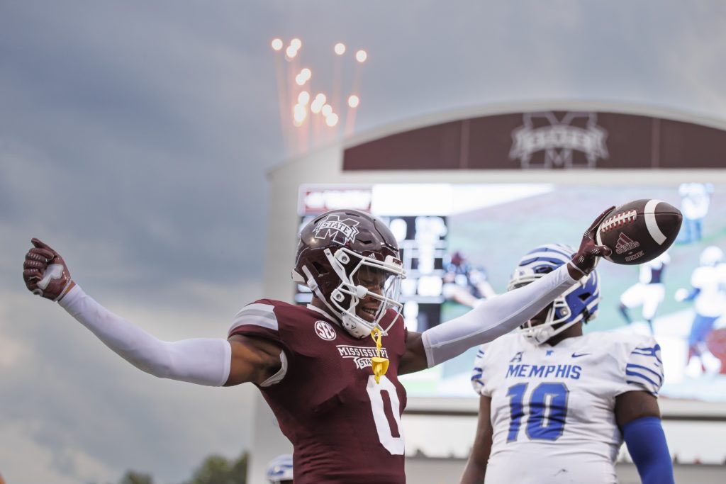 'With God all things are possible.' - Matthew 19:26 Blessed to receive an offer to Mississippi State University! #HailState #StatetoState @CoachCliffOdom @Coach_Leb @7MichaelBishop @coachfreddiej @TomLoy247 @GHamiltonOTF @Perroni247 @_colepatterson @SWiltfong_ @AWilliamsUSA