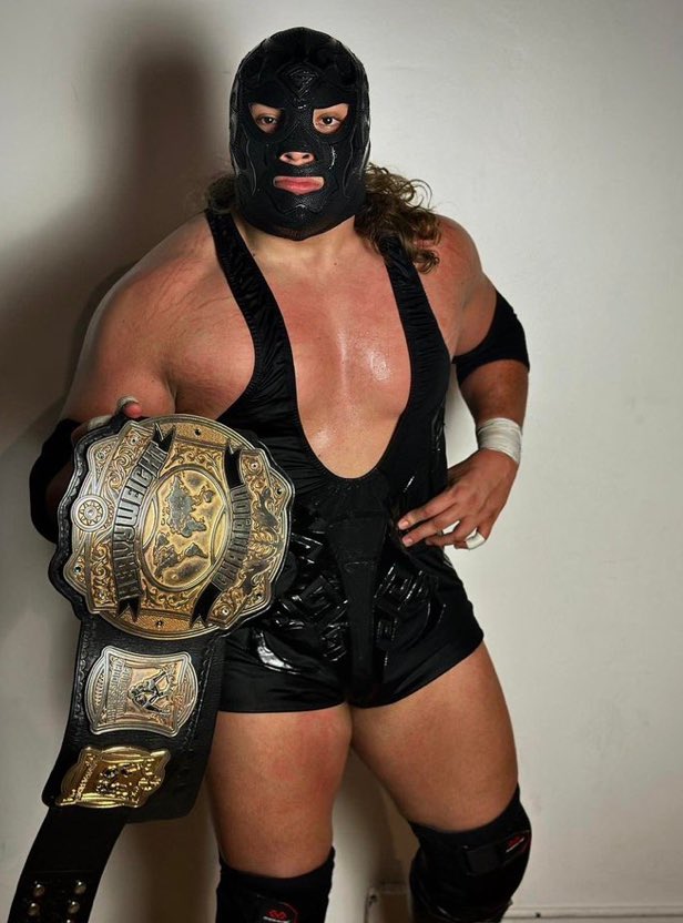 #PHOTO/#FOTO 📸 @PCWULTRA Heavyweight Champion @DelGaleno 🇲🇽 #LuchaCentral #LuchaLibre #ProWrestling #プロレス 🤼‍♂️ ➡️ LuchaCentral.Com 🌐