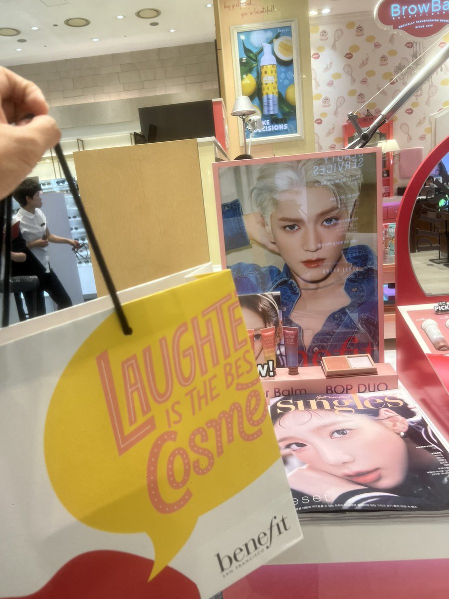 Yeayyy, my love for TY is unconditionally. Will always support you, my love! Thank you for existing❤️🌹❤️

#benefitcosmeticskorea 
#TAEYONGxbenefit 
#TAEYONG #태용 #이태용