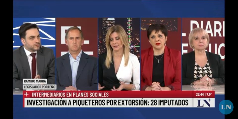 TPA2027's tweet photo. Los movimientos sociales -Piqieteros - Son una especie en extinción
#PactoDeMayo #Milei #ElBCRA #Cepo https://t.co/fBSVG7EOhr
