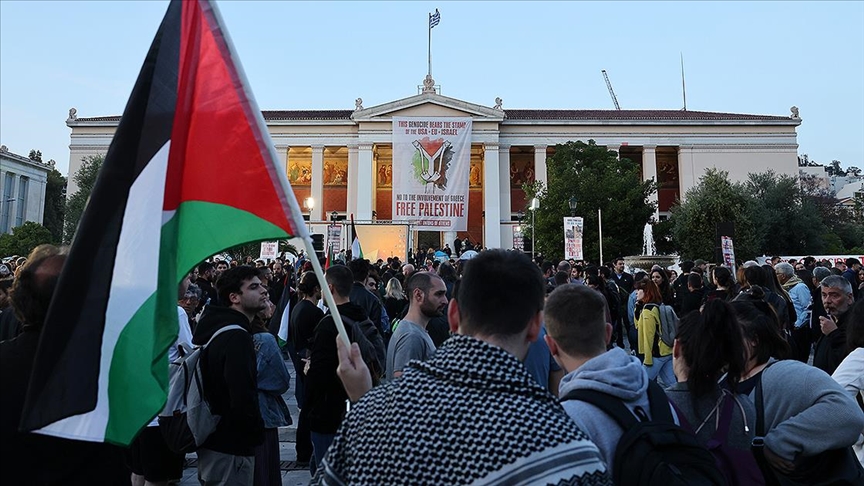 Yunanistan'da Atina Üniversitesi Hukuk Fakültesinde Filistin'e destek için eylem yapan 27 öğrenci gözaltına alındı v.aa.com.tr/3219200