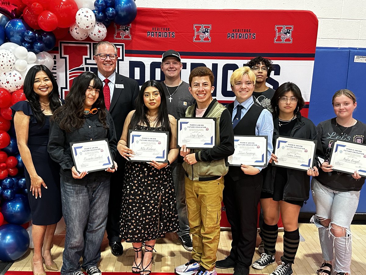 Congratulations to our ⁦@HeritageHSPats⁩ students who committed to a career in education at our Future Educator Signing Day! We look forward to them returning in the future as our next group of teachers! #BeAwesome