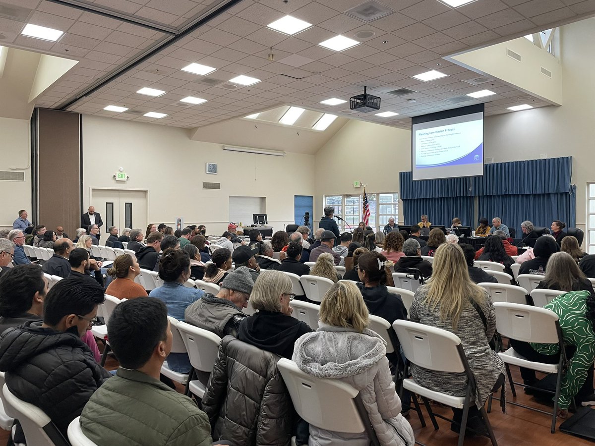 Evening, folks!  I’m once again at Half Moon Bay’s hottest venue, the Ted Adcock Community Center, for the third planning committee discussion on a 100% affordable housing project for senior farmworkers.

Hopefully the 3rd time’s the charm charm!  🤞🏻🧵