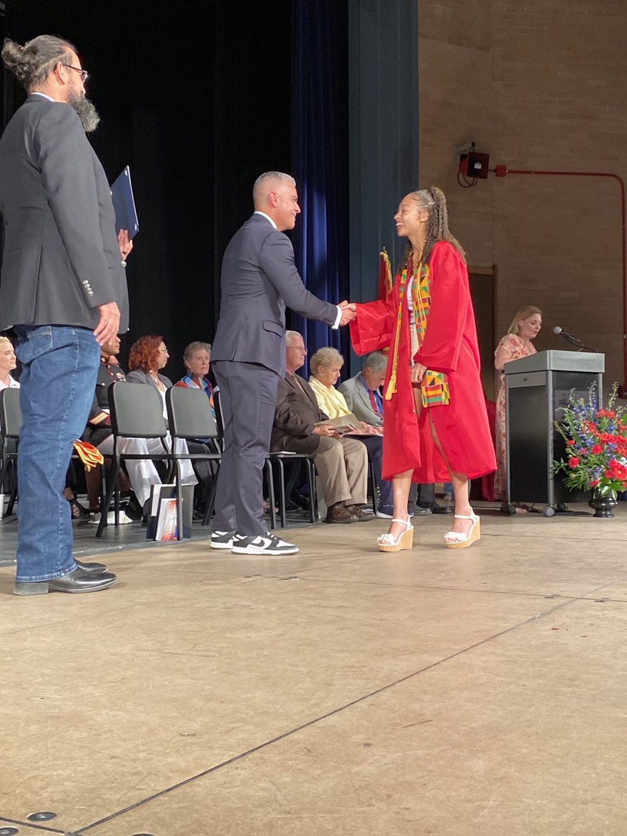 Incredible evening at @sahuaroHS celebrating their amazing honors students! I'm so proud of these students' hard work, whether it’s earning scholarships and merit awards, moving on to college or enlisting in the military. Congratulations to the Class of 2024! #AZ06 🎓