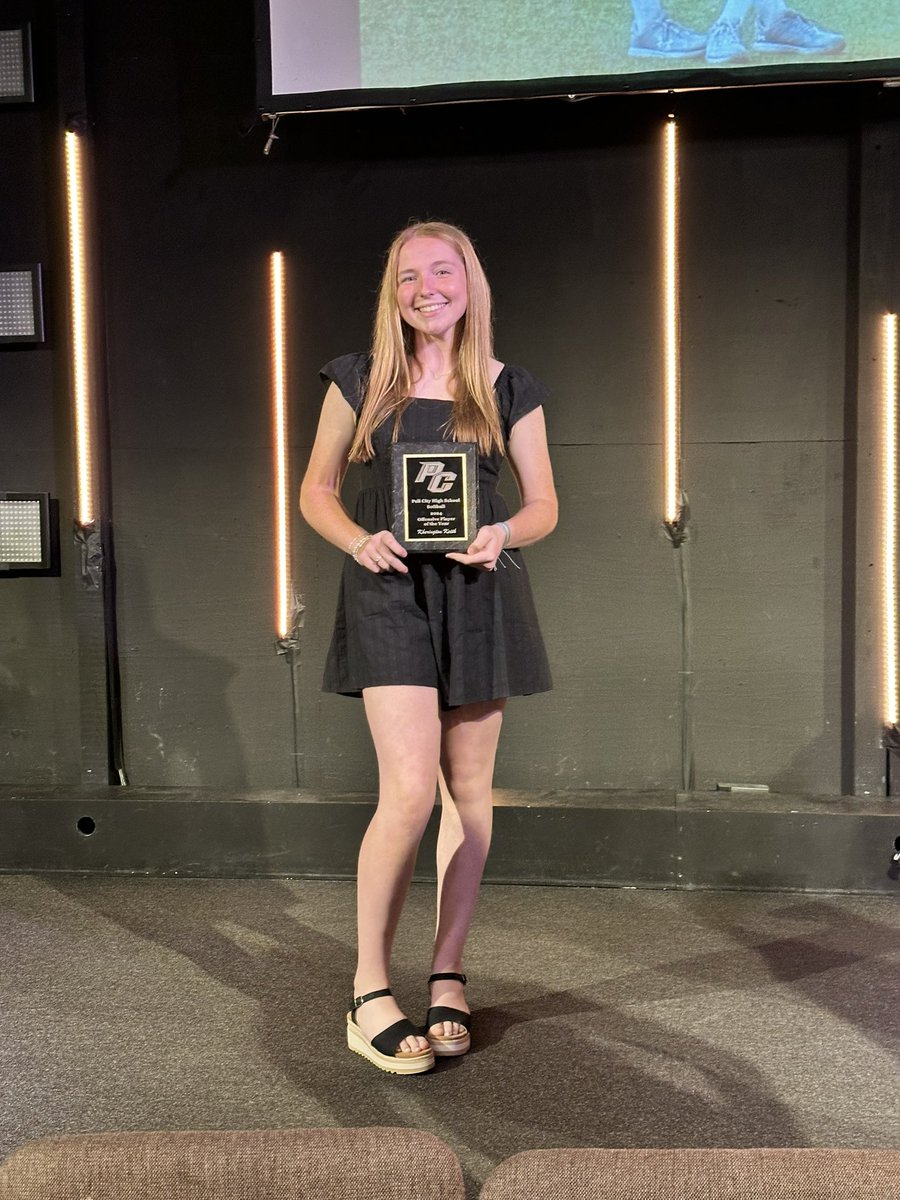 Honored to be named Pell City High School softball Offensive Player of the Year for the second year in a row. Final stats: .432 AVG, 1.294 OPS, .811 SLG, 57 H, 7 2B, 8 3B, 9 HR, 62 RBI, 43 R, 12 BB @MSBombersNew @TKNIGHT11 @LvlUpSportsX @MaxPreps @KyleParmley @ALHSSports1