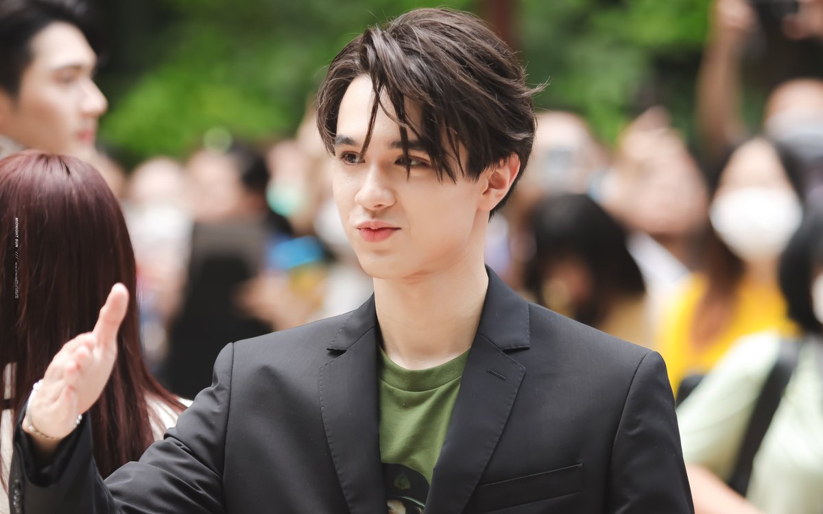 midnightsunq's tweet photo. ความโบกให้แฟนคลับเข้ามาถ่ายรูปด้วยกัน 🤣

#ไมกี้ปณิธาน
#mikepanitan https://t.co/TtXRa29Iyd