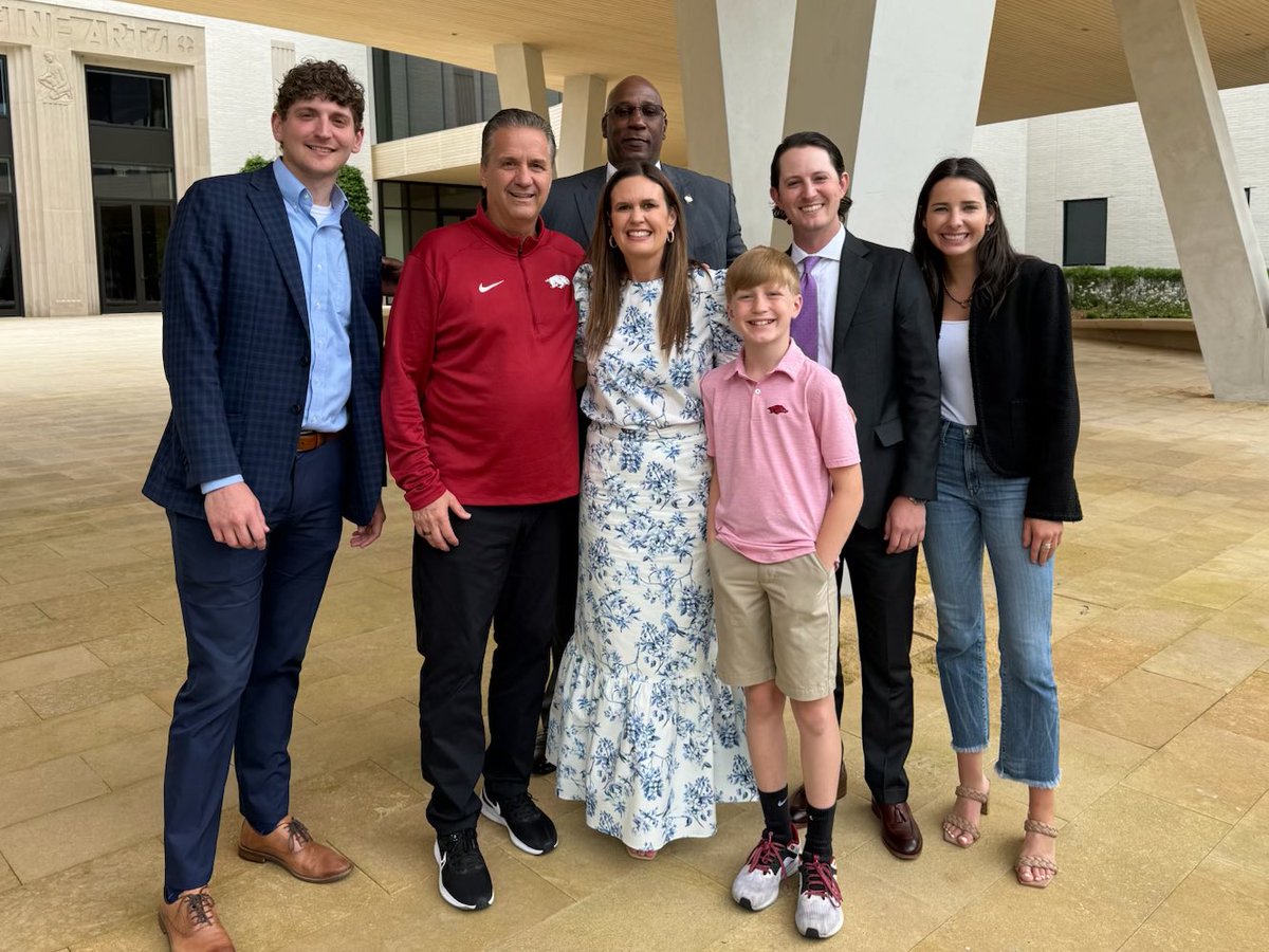I want to thank Governor Sanders, her team, and her son, Huck, for stopping by our Razorback donor event today at the Arkansas Museum of Fine Arts.  She has my cell number and knows she can call me anytime I can be of assistance.