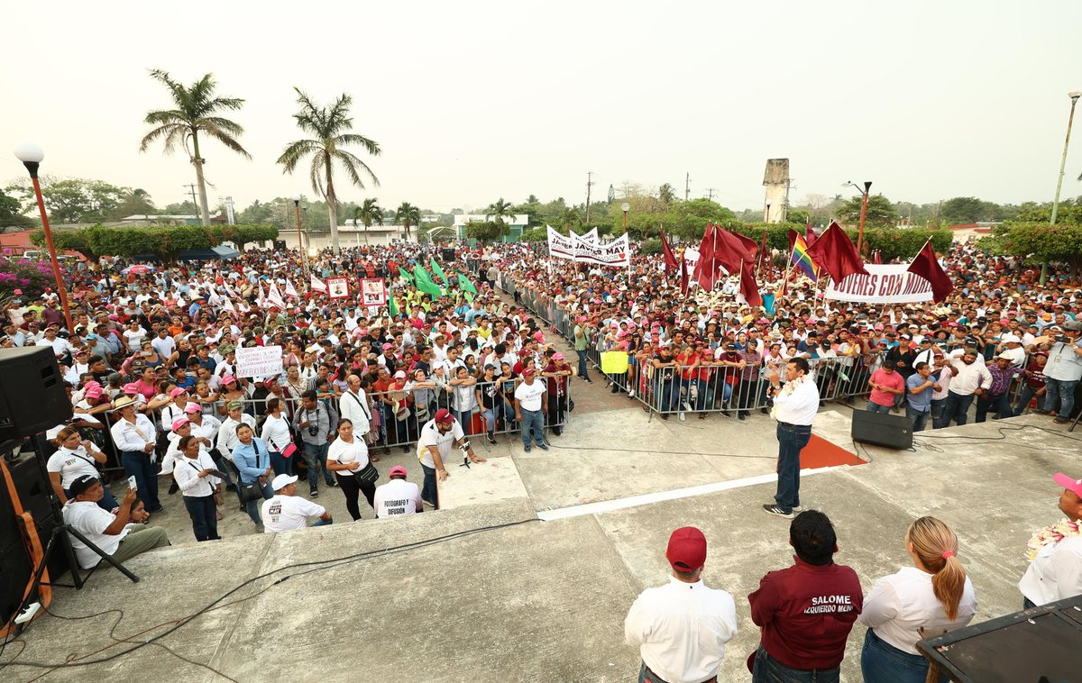 El pueblo de Ignacio Gutiérrez Gómez, de Cárdenas, nos acompañó en una caminata y nos manifestó su respaldo; ahí expusimos que vamos a generar más de cien mil empleos en Tabasco, a reactivar la economía popular y a fortalecer el comercio de pueblos y comunidades.