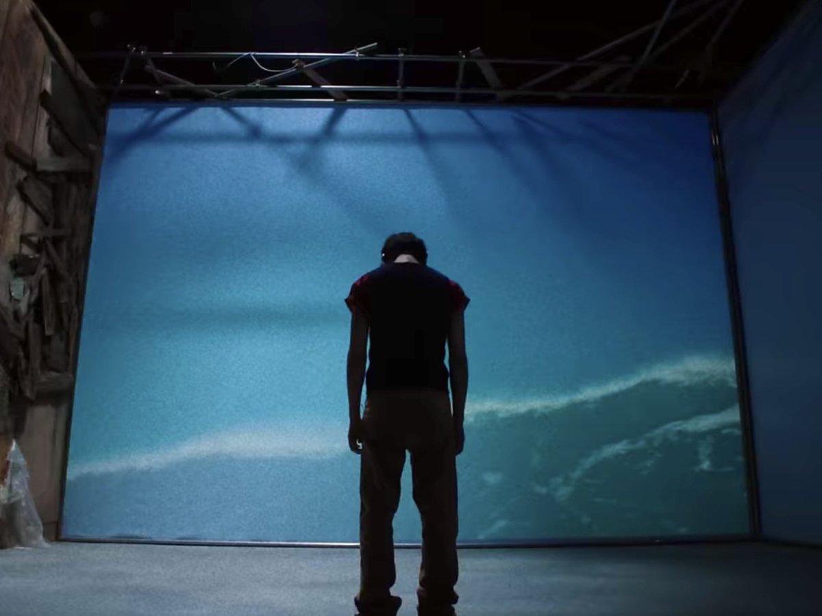 markonesmark's tweet image. 상어와 함께 자란 소년은 수영을 배울 필요가 없지