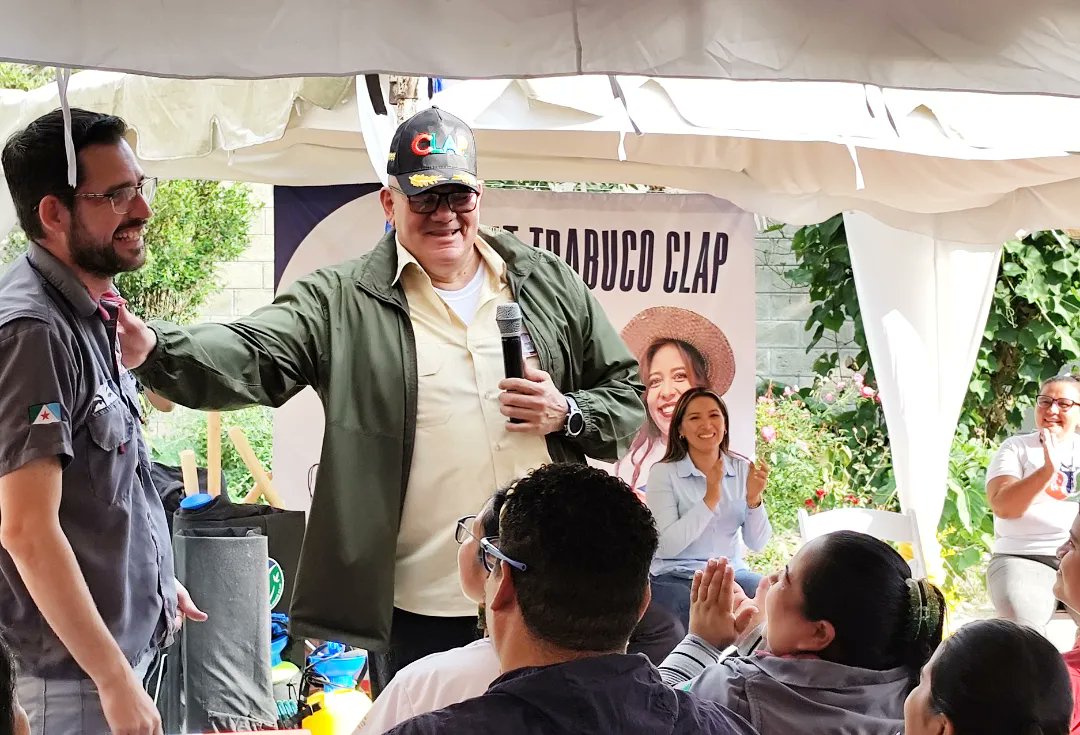 LealTelleria's tweet image. Compartimos la alegría de los CLAP de Mérida, que hoy recibieron los kits #TrabucoClap enviados por el presidente @NicolasMaduro. Sí se puede hacer realidad la &quot;P&quot; de producción, y nuestros agricultores del campo y la ciudad tienen fijada la ruta de la victoria agro urbana.