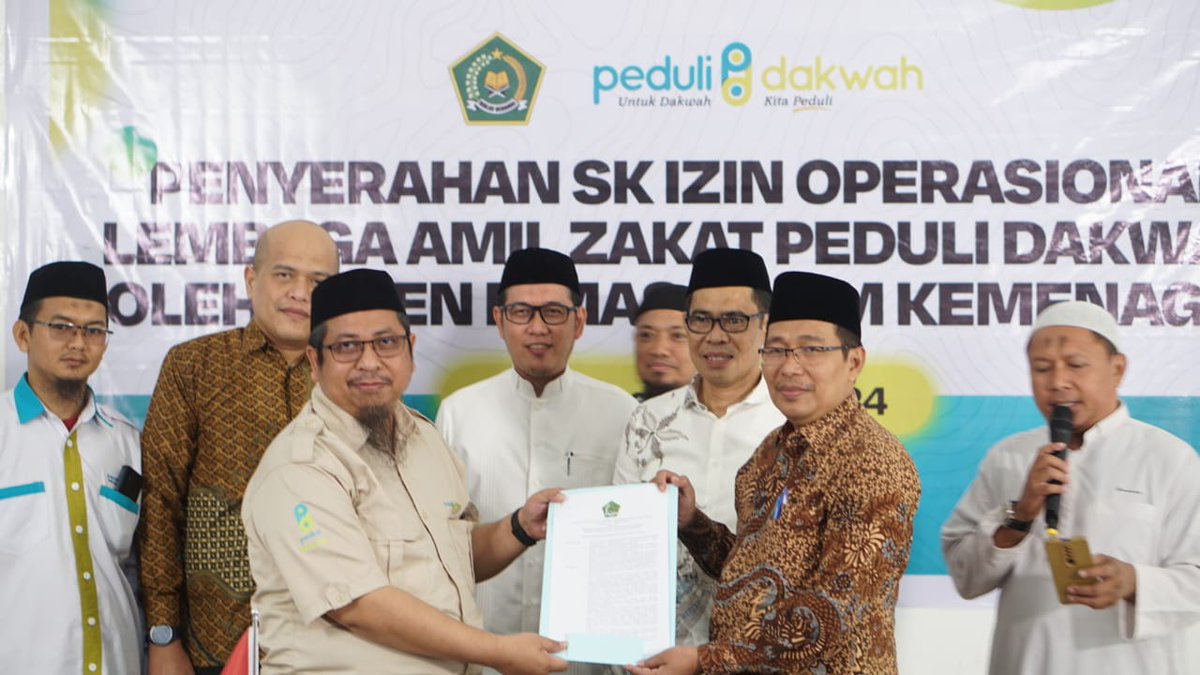 Kemenag Serahkan Izin Operasional Skala Provinsi LAZ Peduli Dakwah Selengkapnya di: bimasislam.kemenag.go.id/post/berita/ke…