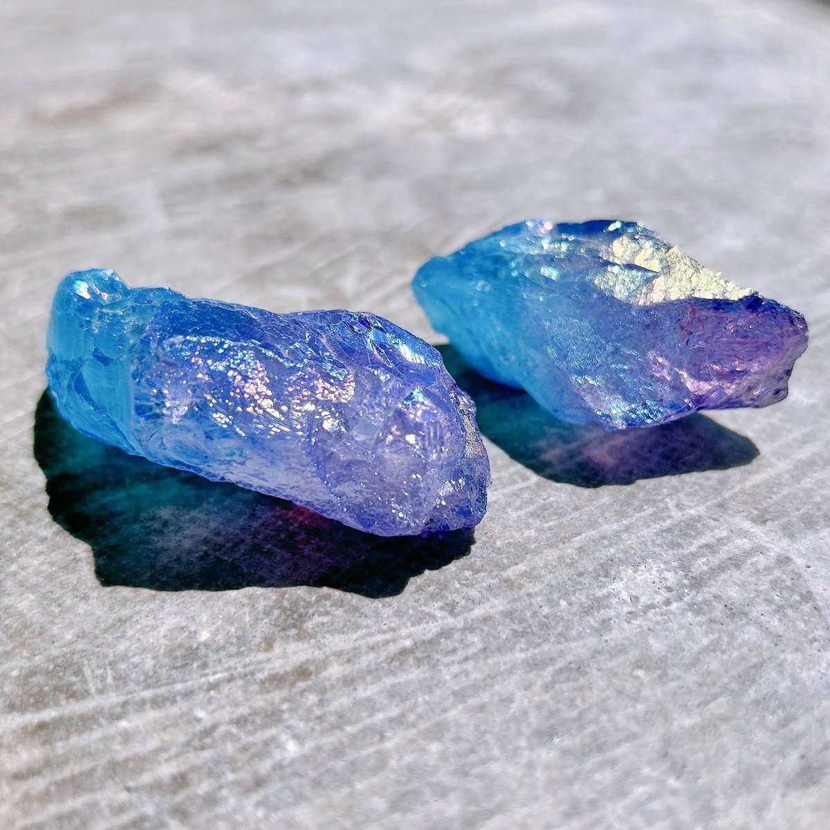 販売商品】本日ご紹介するのは、「オーラクリスタル」。透明度の高い