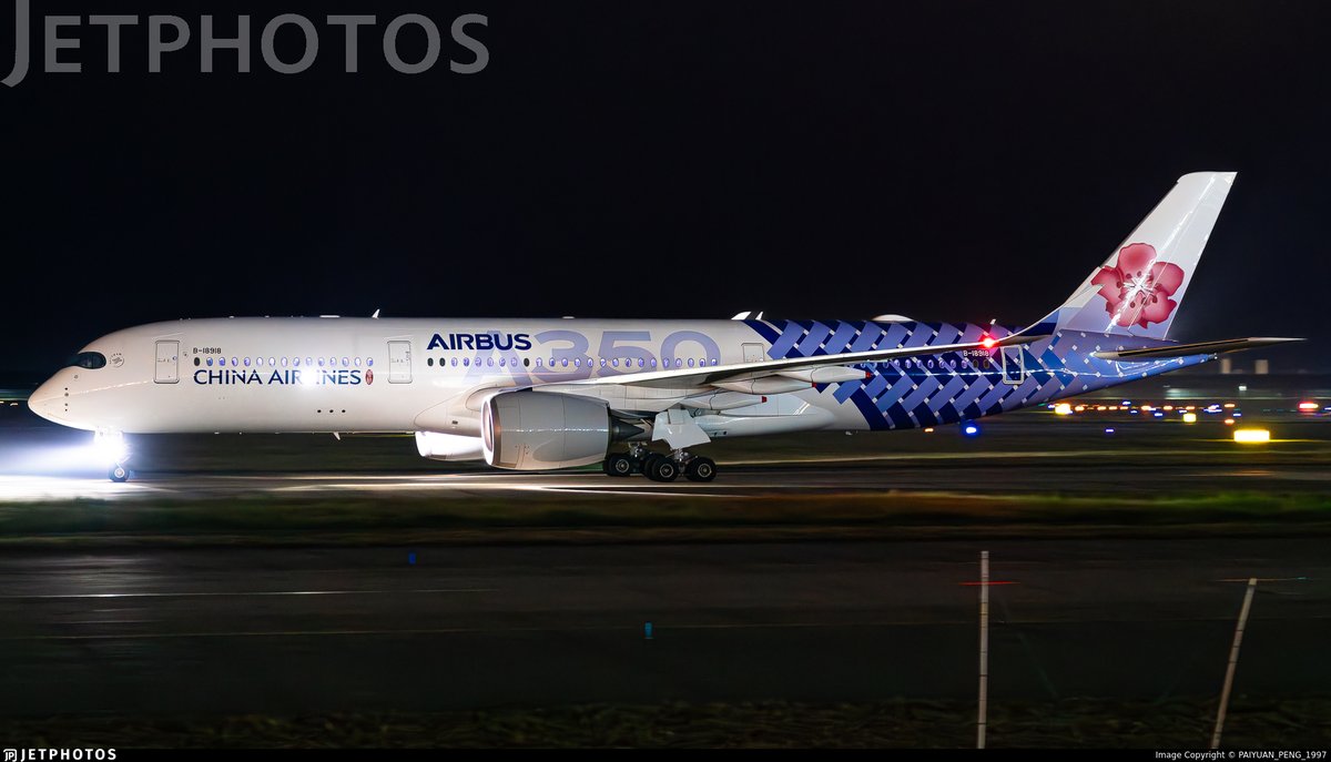A China Airlines A350 in Shanghai. jetphotos.com/photo/11329047 © PAIYUAN_PENG_1997