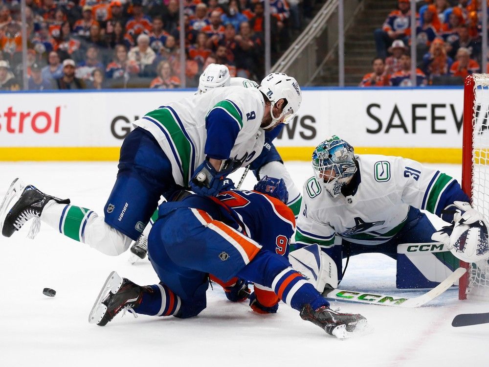 Canucks Game Day UPDATE: Is Arturs Silovs in the heads of the Oilers? He'll face their back-up goalie tonight theprovince.com/sports/hockey/…