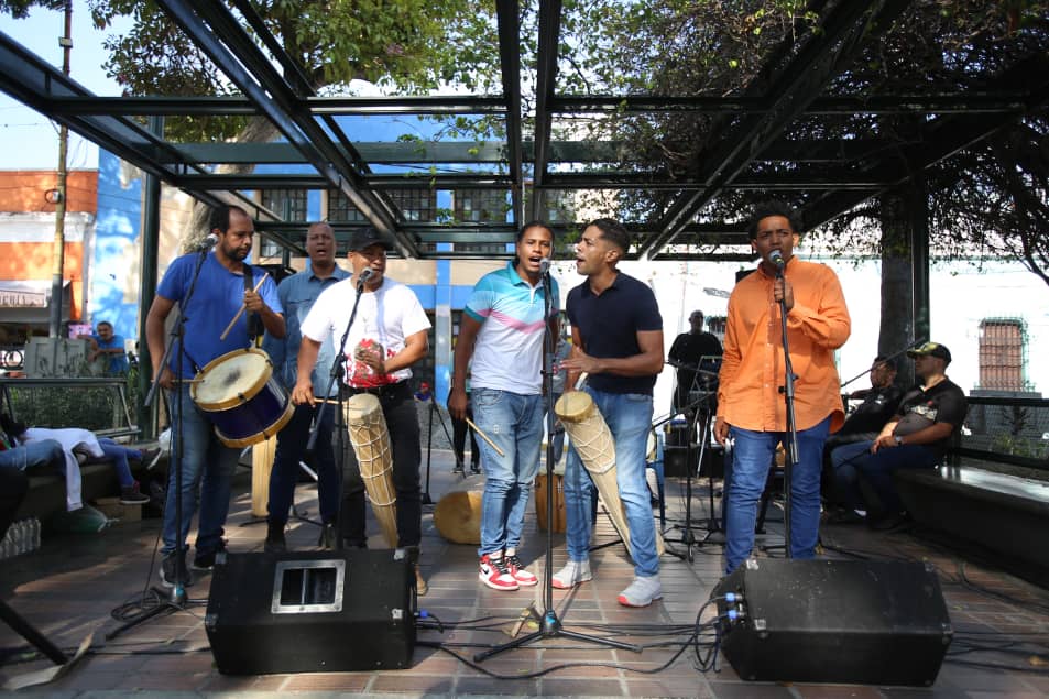 #EjeComunitario | La agrupación de tambor de San Juan Willy Mayo se presentó en Plaza La Pastora, #Caracas.

#VivaVenezuela
#VenezuelaVaPaArriba