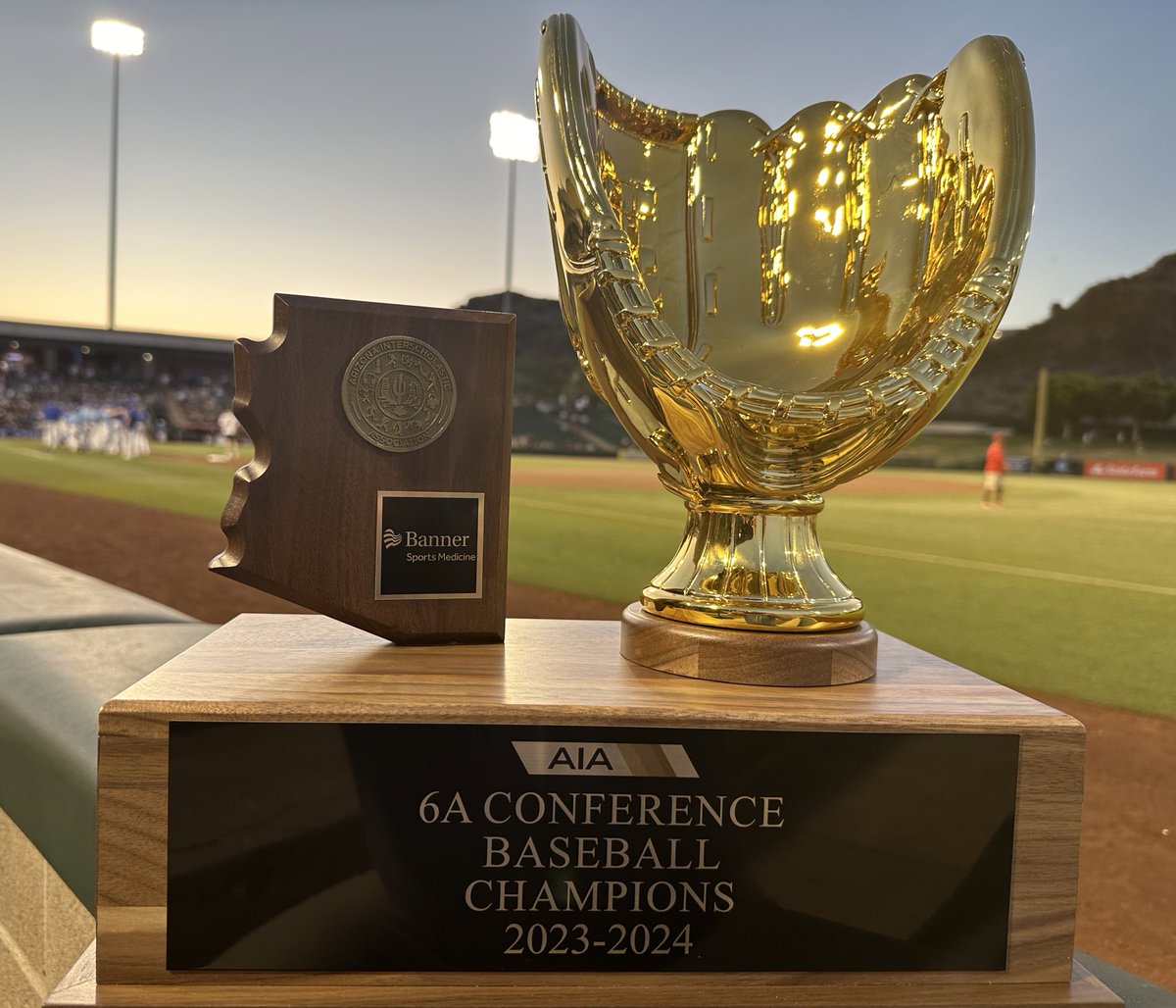 In the nightcap @QCHS_Baseball and @SDOathletics are set to put a lid on this OUTSTANDING @AZPreps365 athletic year. The 6A STATE CHAMPIONSHIP and bragging rights are on the line. Play Ball! @AZPreps365Jose @azc_obert @KevinMcCabe987 @ZachAlvira @DrFinchDVUSD @QCHS_Athletics