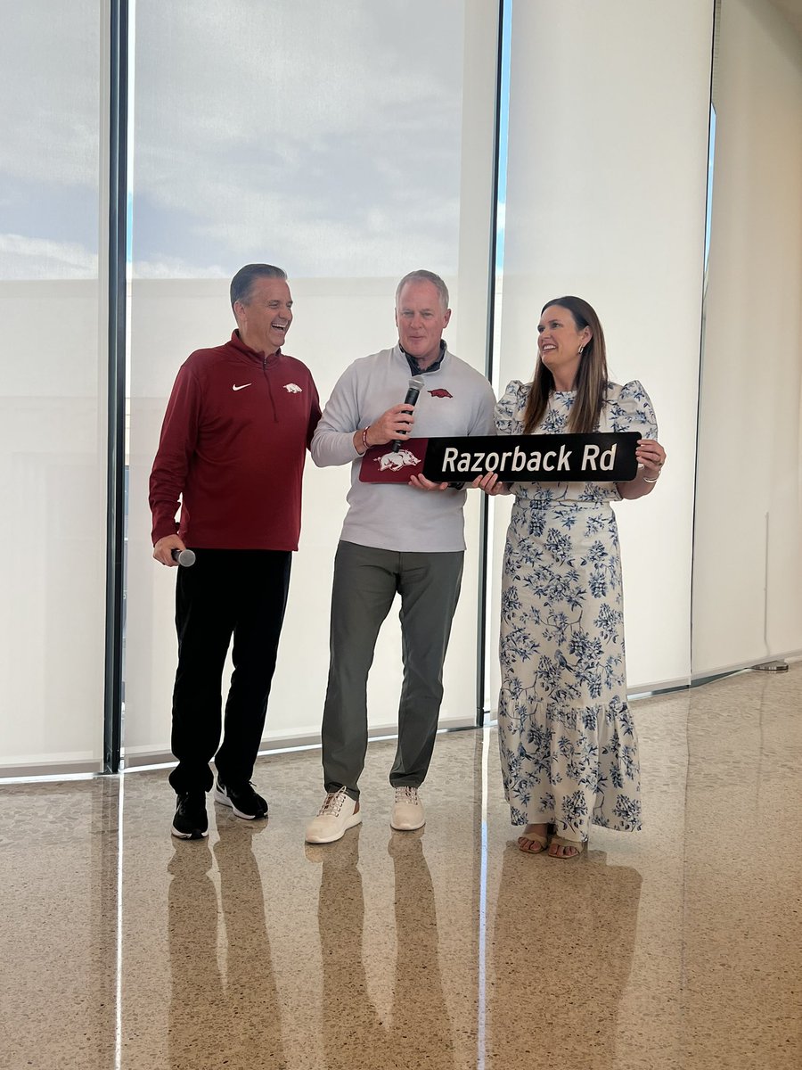 Welcome to Little Rock @CoachCalArk! Thanks for making a pit stop on your Razorback Roadshow. We’ll return the favor next season to see you at Bud Walton! Go hogs! #WPS