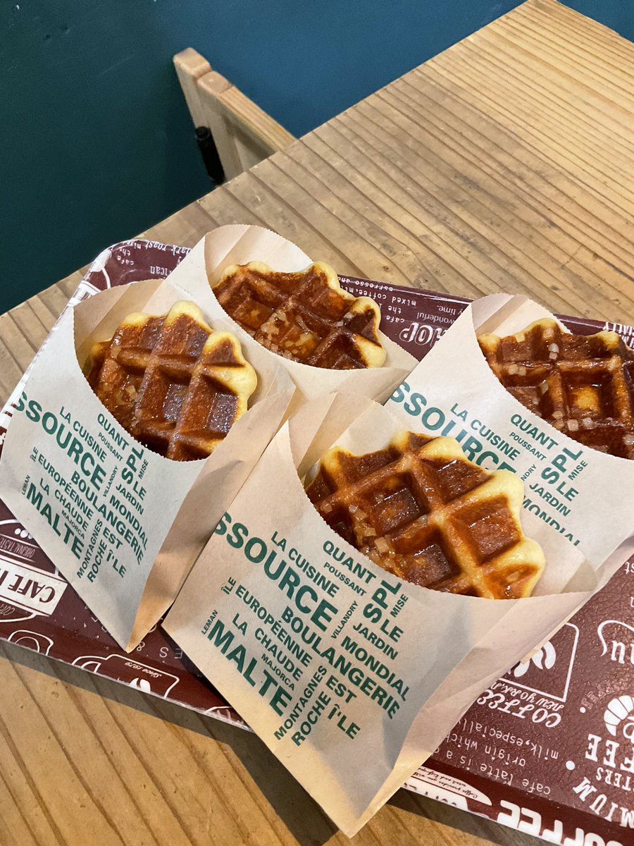 any9019's tweet photo. 久しぶりのポストです���
スコーン各種バターリッチワッフル焼きあがってます😊
本日のバインミーはハム＆ベーコン🥖
期間限定スウィーツボンボンレアいちごムース🍓は終売間近です！

#エニカフェ　#cafe #カフェ　#スコーン　#ワッフル　#バインミー　#ボンボン　#ムース　#スウィーツ　#出水 https://t.co/IL9LQgWyiI