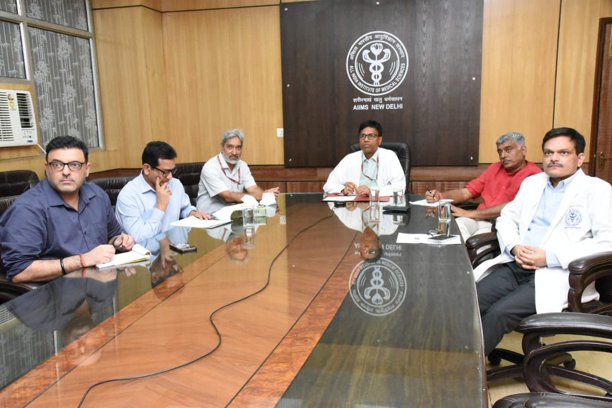 #AIIMS New Delhi signs a #MoU with the University of Bolton Institute of Medicine to collaborate in the fields of medical research, innovation, and education. The director of AIIMS, Professor M. Srinivas, said that this will help the institutes address global challenges and share