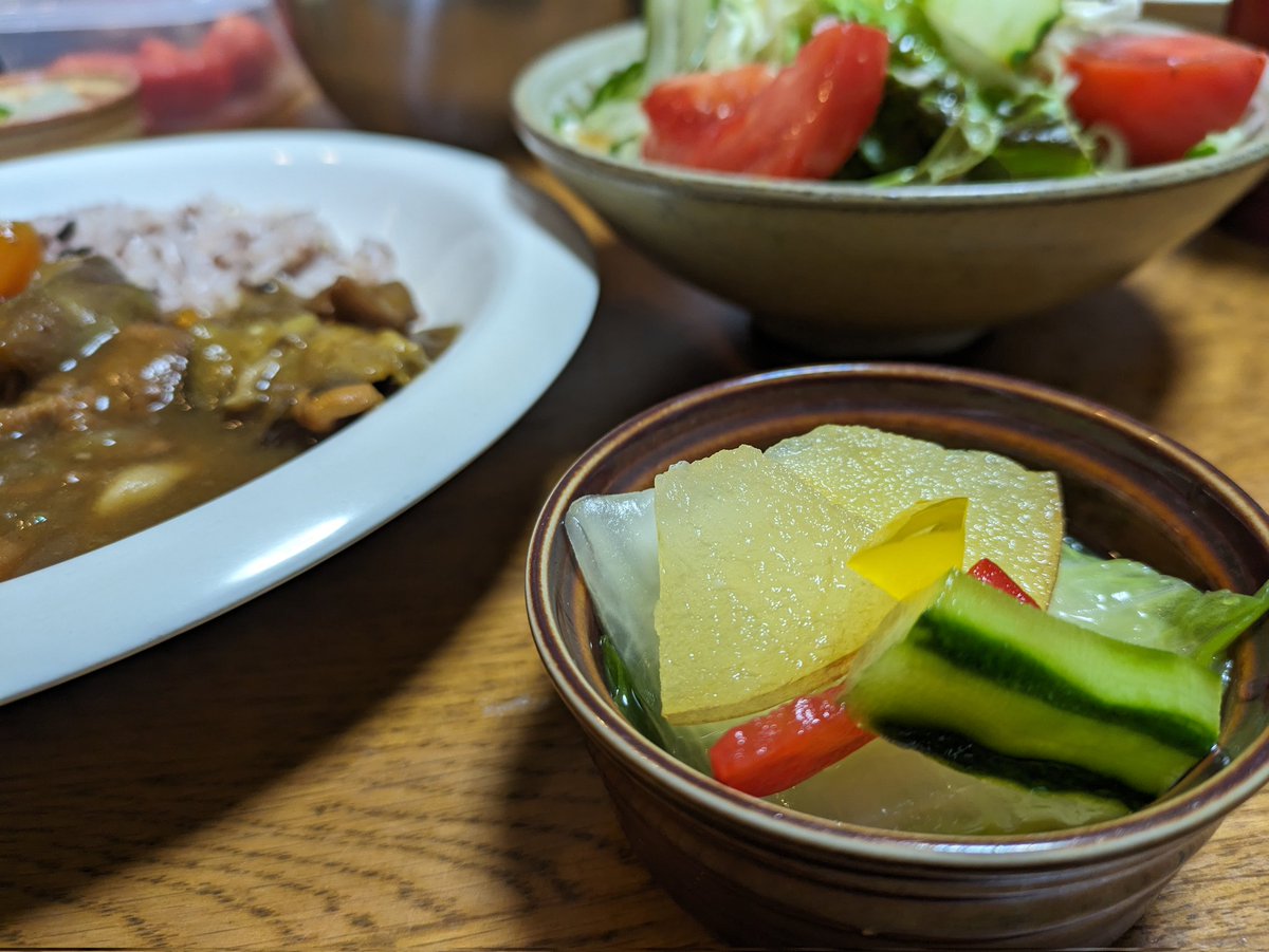 昨日の夕食。ピクルスとか福神漬がなかったので、カレーと水キムチ。さっぱりして美味しい🙂。
#水キムチあらい 
@araimizukimchi9