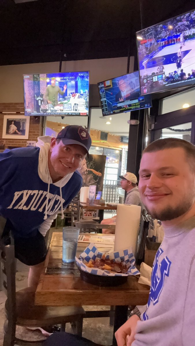 Perfect way to start the day is @KySportsRadio KSBAR. Haven’t been there? Out of your mind, KSR to the moon. Food 🔥 show 🔥 shouts to Matt for the picture Go Cats💙 super grateful I was able to experience this @DrewFranklinKSR @ryanlemond @MarioMaitland_3