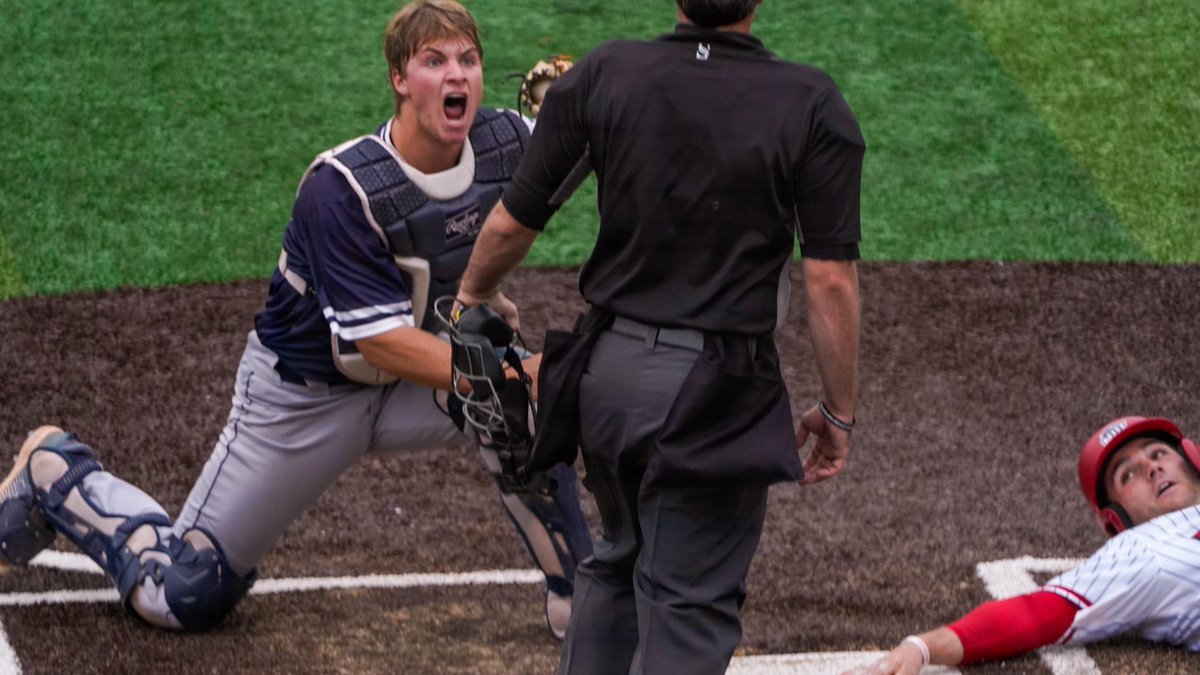 The play at the plate was great but the reaction was just awesome. I love that my job is to grab a camera and try to capture moments like this.

#FlyHawks