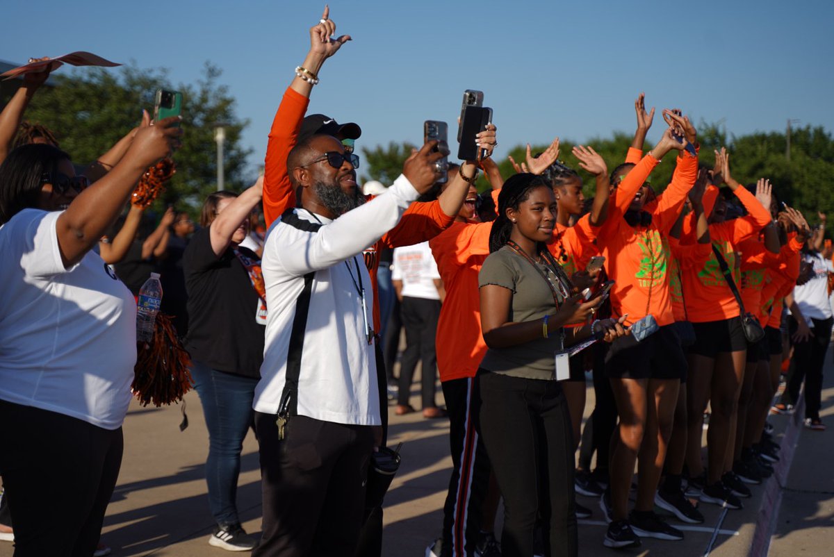 🥳🏆We had a TIGERRIFIC hometown celebration for our Lady Tigers! Thank you to our students, staff, parents, and community members who joined us to celebrate the 5A State Track and Field champions!
#TraditionNeverGraduates #StateChamps 🏆🔥💪🏾🐅🧡

📸 flic.kr/s/aHBqjBqjR6