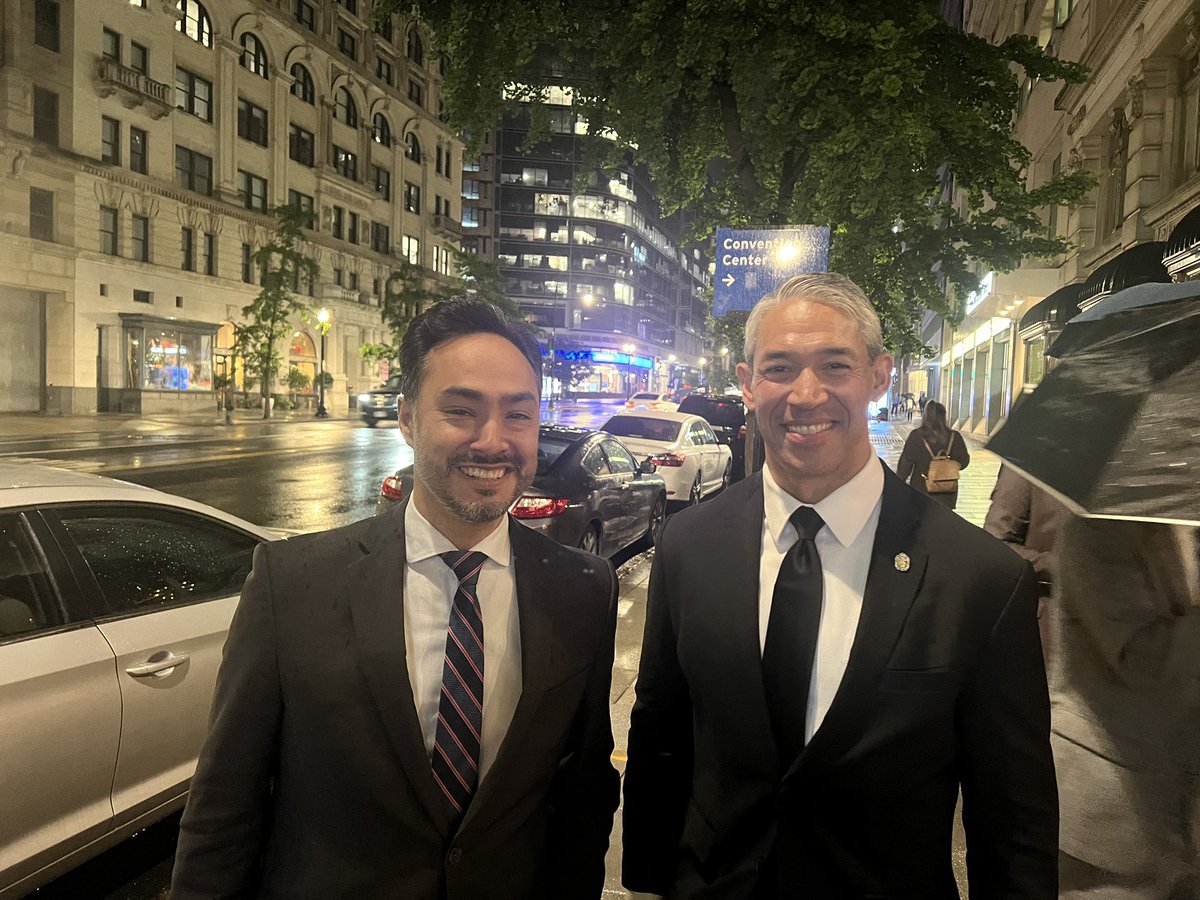 Great to see my friend @JoaquinCastroTX ahead of the House vote on the FAA Reauthorization. We’re that much closer to a direct flight to Washington, DC!