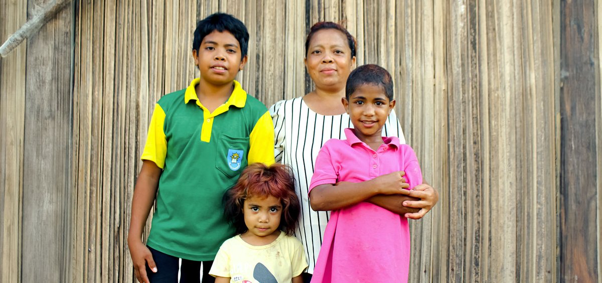 By addressing harmful social norms within families, violence against women & girls can be prevented.

In #TimorLeste, our 'Connect with Respect' program helps Deonisio & his mother change their ideas about violence.

More: unwo.men/I6b950Rvk6G

#DayofFamilies @UNTimorLeste