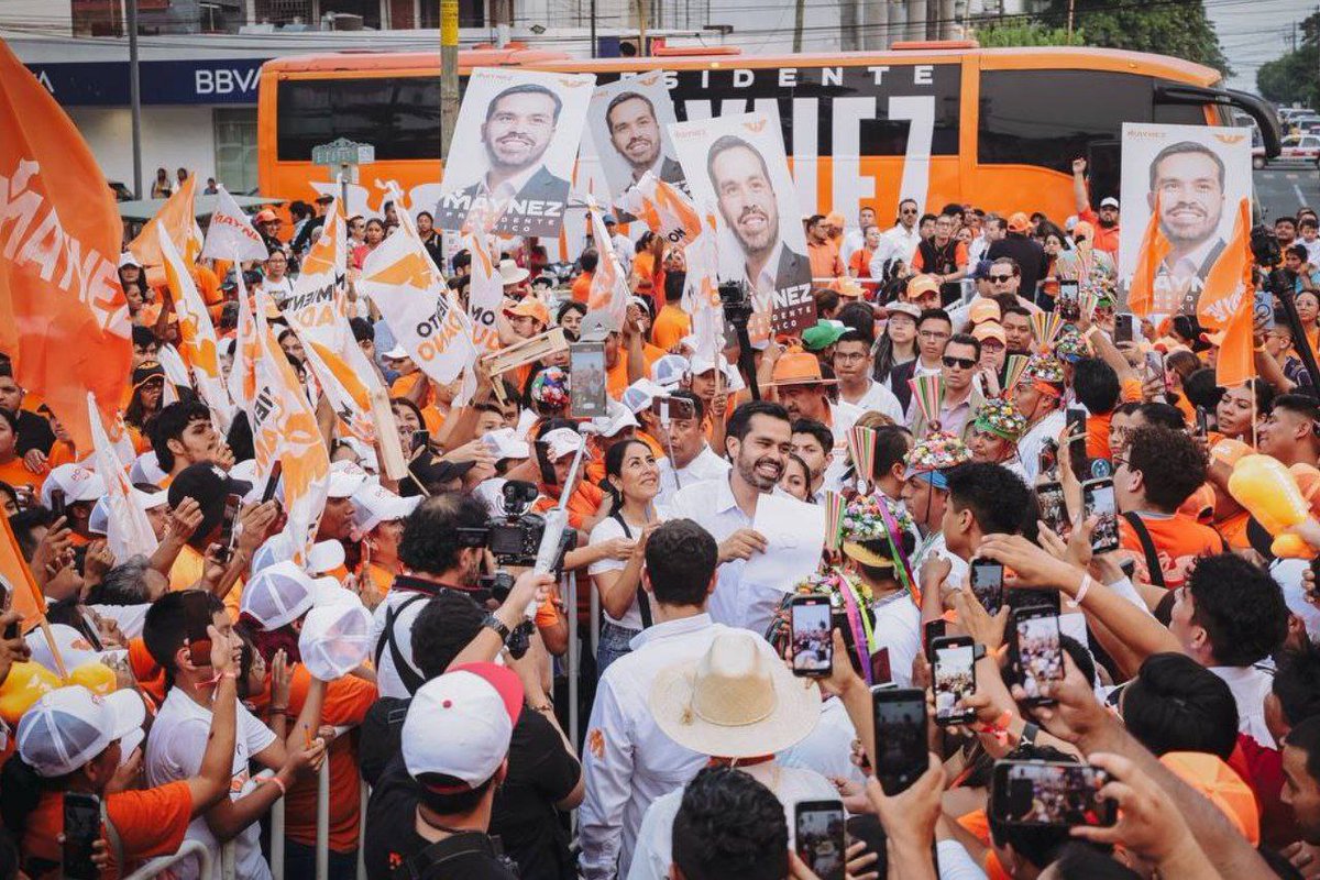 AlvarezMaynez's tweet photo. Desde Cardel, convocamos a la gente buena de Veracruz a luchar por la grandeza de su estado y de México 🇲🇽. 

Vamos a revertir los años de abandono y malos gobiernos de Duarte, Yunes y Cuitláhuac con un gobierno que invierta en la prosperidad y asegure la pacificación de Veracruz.