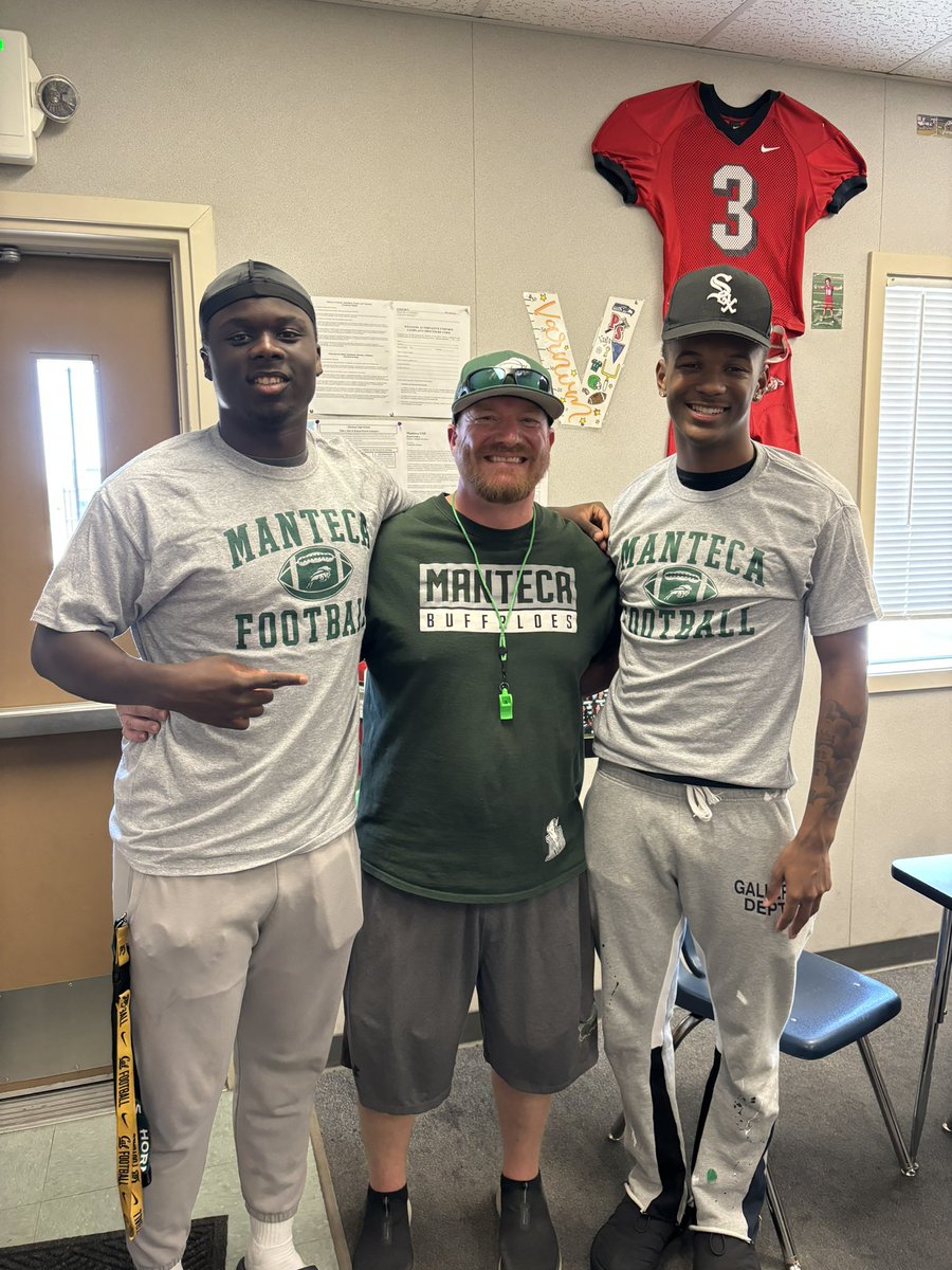 Had a visit from a couple Buff greats today from the 2021 Section Championship team- Chris Ray and Zion Allen. So proud of these two as they continue their football careers at the next level. ROLL ON!!! 🦬💍💪🏼🏉