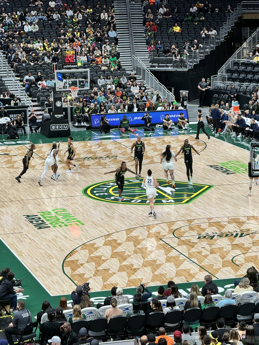2012 Irish —&gt; 2024 Storm/Lynx

Never expected to watch <a href="/SkyDigg4/">Skylar Diggins-Smith</a>, <a href="/jewellloyd/">Jewell B Loyd</a>, and <a href="/kaymac_2123/">Kayla McBride</a> on the court together again, so this is pretty cool.