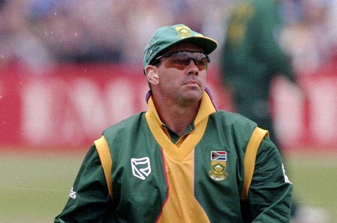 When Woolmer & Cronje irked ICC Cronje with the earpiece was forced to remove at the first drinks break v India in World Cup. The first drinks interval was as far as it got, when the match referee, Talat Ali, ordered Cronje to remove the offending earpiece. #OnThisDay in 1999