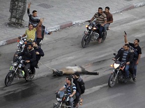 🚨| 🇵🇸 ¿Recuerdas cuando #Hamas ganó las 'elecciones' y tomó el control de #Gaza en 2007? 🤔

- Masacraron a cientos de personas de la facción opositora e hirieron a 1.000 civiles.
- Lanzaron a personas desde los tejados de los edificios y arrastraron sus cuerpos por las calles.