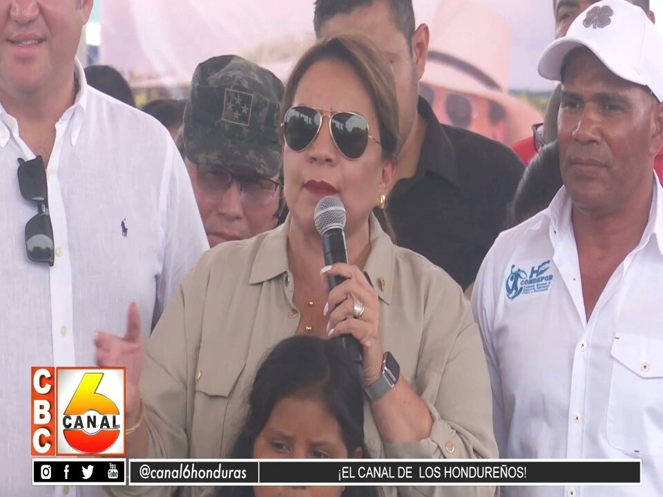 #NOTICIA | Presidenta Xiomara Castro inaugura cancha número 53 en la Villa de San Antonio, Comayagua Ver Más: canal6.com.hn/?p=442175