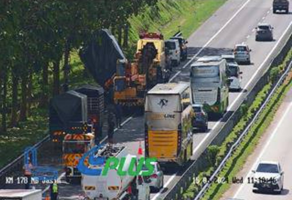 #melaka 15/05/24 | 11.20AM) LEBUHRAYA PLUS: Perlahan antara Jasin ke Tangkak disebabkan kerja pengalihan kenderaan kemalangan di KM178.4 menghalang sedikit lorong kiri.