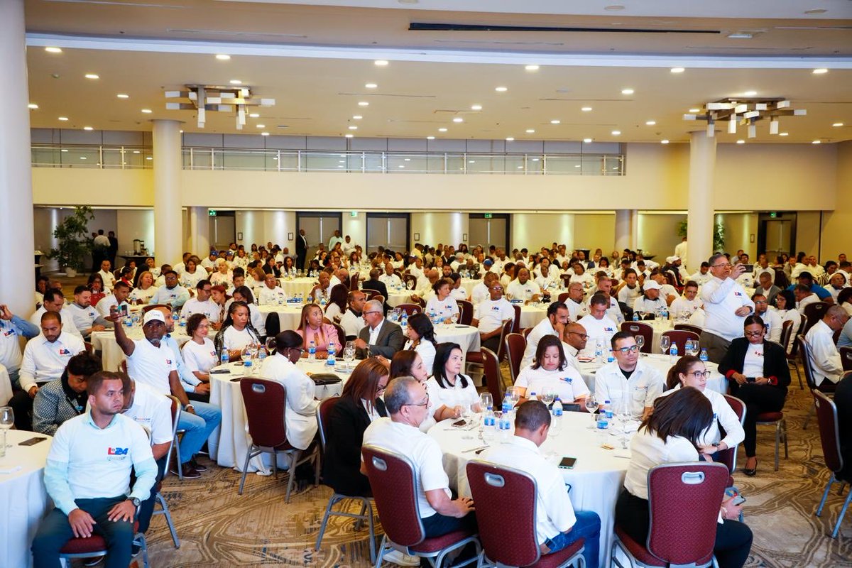 Acción Social Potenciando Cambio con ⁦⁦@luisabinader⁩ (ASOPCAM) cerró campaña con asamblea nacional de balance y orientación a sus directivos por el coordinador general de campaña ⁦⁦@JosePaliza⁩ pdte ⁦@PRM_Oficial⁩ ,felicito la dirección ⁦@lisjim27⁩