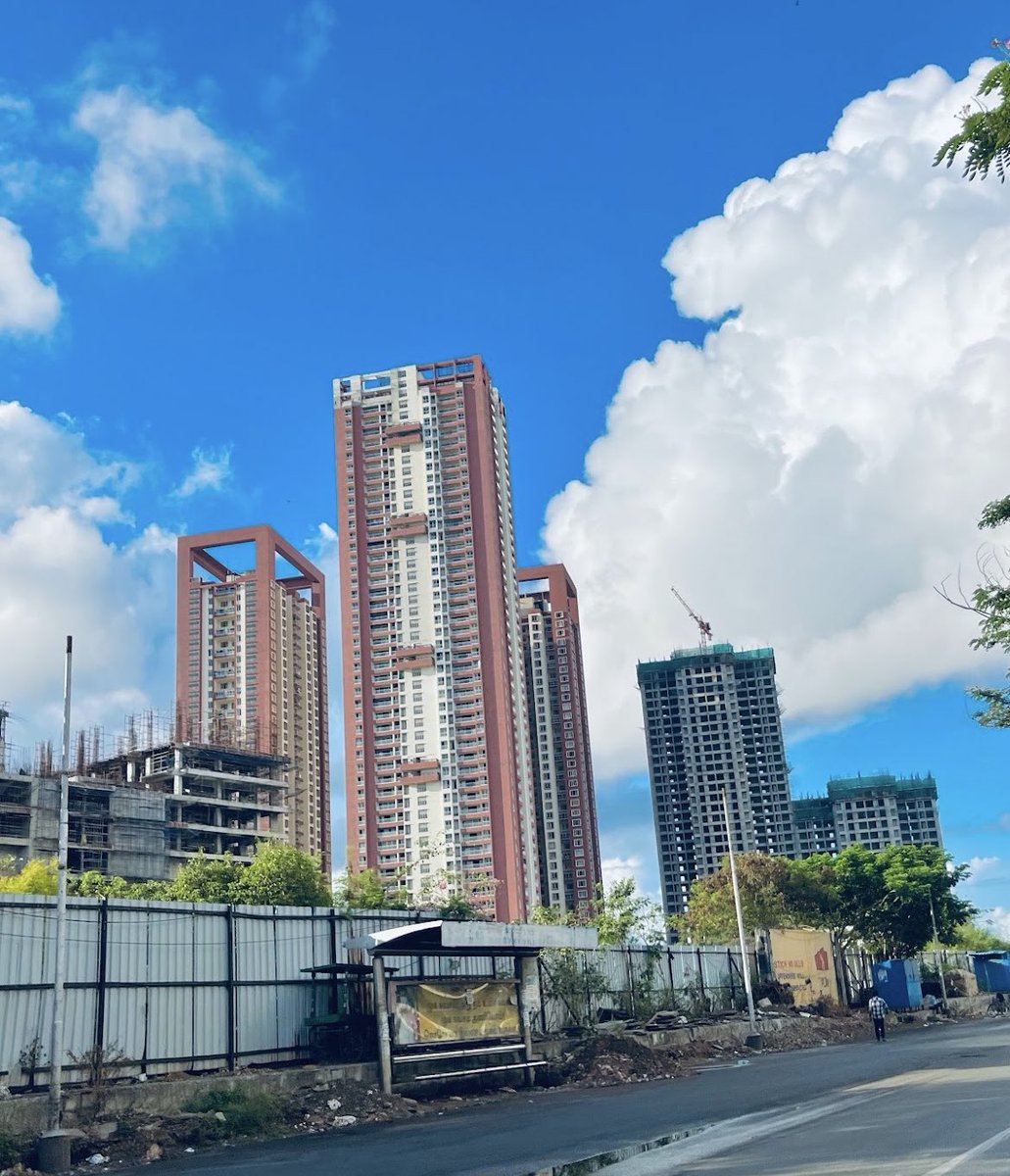 The next towers at SPR City are coming up super fast. Visible from several parts of the city!! #Chennai #Projects 🏗️🌇