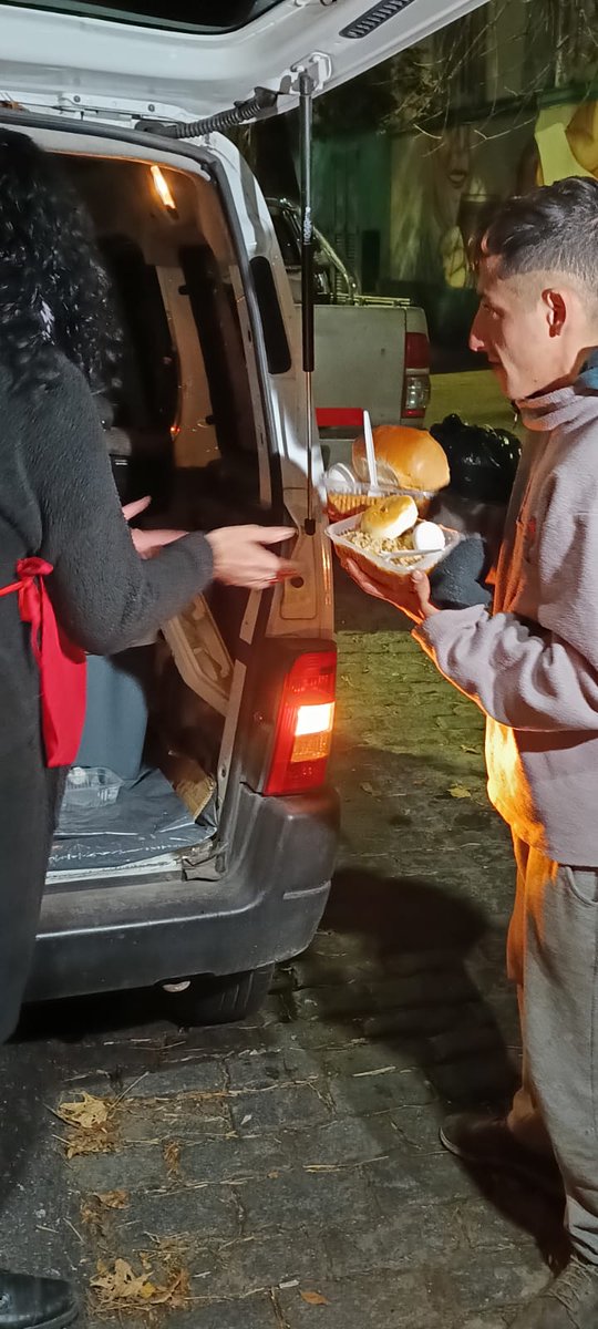 RECO LUNES 💗
#Cambiamosindiferenciaporamor 
Muchos #amigos necesitan de nuestra ayuda cada vez más.
Alimentamos en cada reco a más de 100 personas. Podes colaborar donando en 👇
amigosenelcamino20.wixsite.com/donaramigos 
O  en  donar.amigos.mp
💗💗💗💗💗#Solidaridad