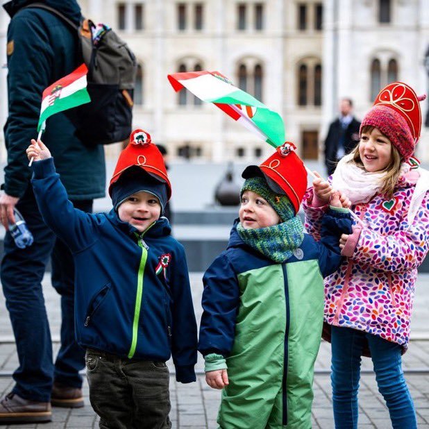 🚨Le premier ministre hongrois Viktor Orbán incite les femmes à faire des enfants: 'Ayez 4 enfants ou plus et vous ne paierez plus jamais d'impôt sur le revenu.' Êtes-vous d'accord avec cette politique?